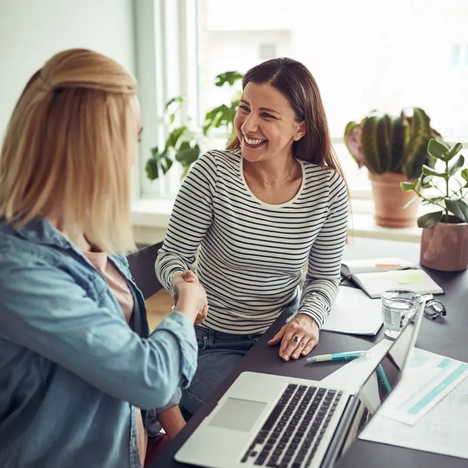 businesswomen-shaking-hands